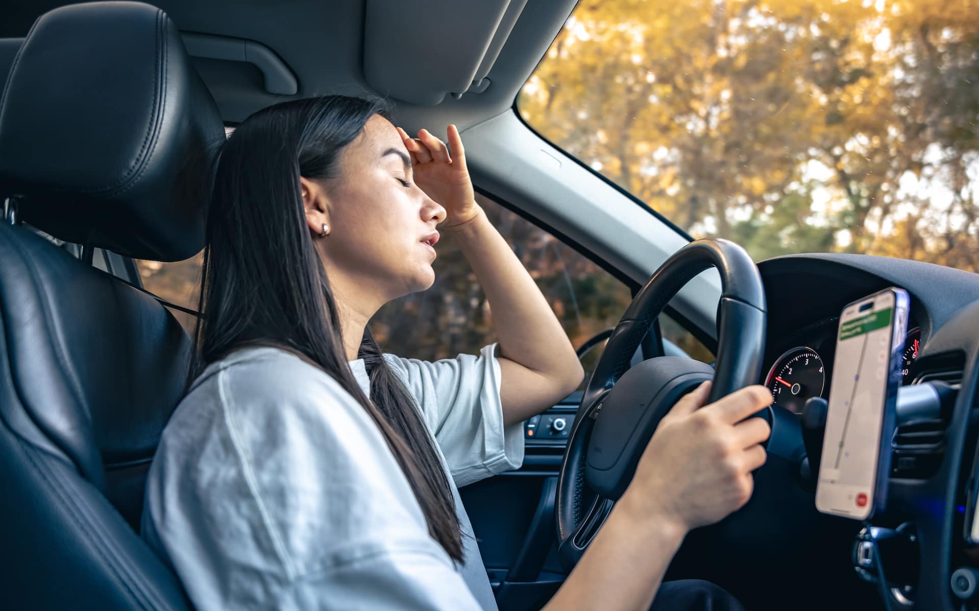 Femme désespérée au volant