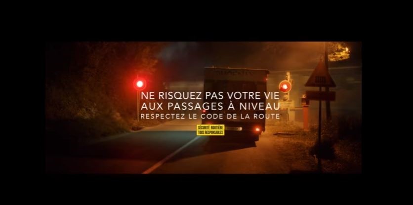 Ne risquez pas votre vie aux passages à niveau, respectez le code de la route !